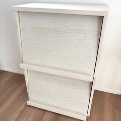 【新品・美品】ディスプレイラック 隠せるラック 本棚 フラップ 収納   ホワイトオーク マガジンラックの画像