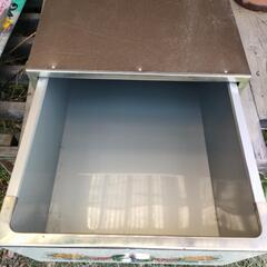 衣装ケース　金属製の画像