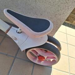 三輪車２台 RIZKIZ ３in1ストライダーと三輪ストライダーです。の画像