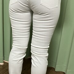 コンフォートベーシック スキニーデニムパンツ ホワイト サイズS 総丈97cm ウエスト34cm ヒップ47cm 送料無料の画像