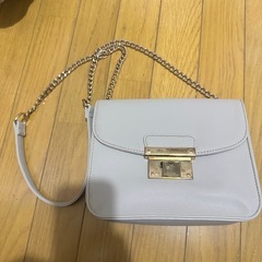 チェーン付きショルダーバックの画像