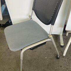オカムラ　キャスター付チェアー５脚セット②　ミーティングチェアの画像