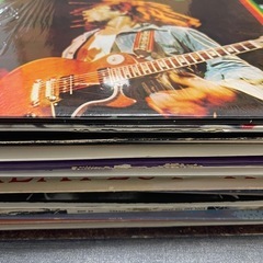 携帯可能レコードプレイヤー　レコード34枚付き　の画像