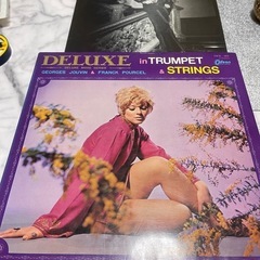 携帯可能レコードプレイヤー　レコード34枚付き　の画像