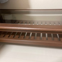 木製ガラス張りローテーブル　ブラウン色の画像