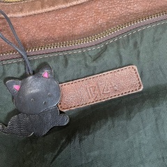 ④AOYAMA IBIZA バッグ　レディースかばん　猫レザーチャーム付きの画像