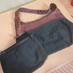 ④AOYAMA IBIZA バッグ　レディースかばん　猫レザーチャーム付きの画像