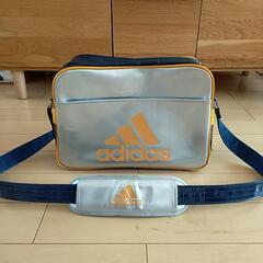 adida　エナメルバッグ