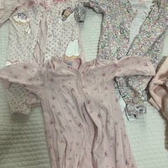 冬生まれ女の子ロンパース肌着　の画像