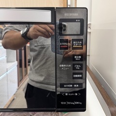 【新品同様‼️】アイリスオーヤマ 2023年製 18L電子レンジ フラット庫内 ミラーガラス調 ワンタッチ自動あたため ブラック♪の画像