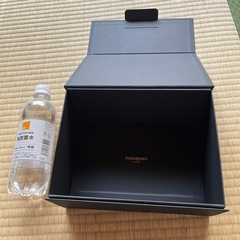 YSLの箱の画像