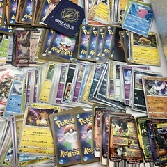 ポケモンカード、ワンピースカード、遊戯王カード、デジモンカード、ヴァイスシュヴァルツ、トレーディングカード 大量まとめ　幅：21.5ｃｍ　送料無料の画像