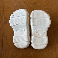 新品　 [お値下げしました]  　子供用　厚底タイプ　　クロックス風の画像