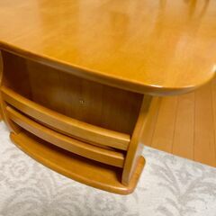 木製ローテーブル（ソファーテーブル）両サイドにマガジンラック付の画像