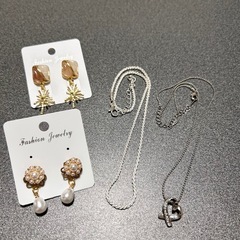 まとめて　ピアス2点　ネックレス2点の画像