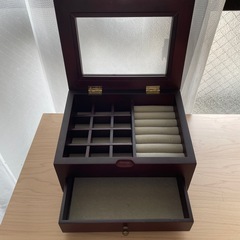 アンティーク調ジュエリーボックスの画像