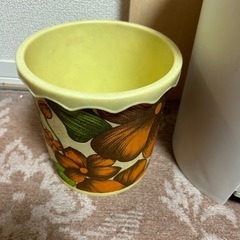 足踏み式ゴミ箱１２リットルサイズ・ノーマルゴミ箱２つの画像