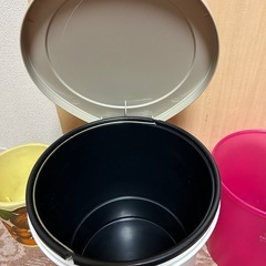 足踏み式ゴミ箱１２リットルサイズ・ノーマルゴミ箱２つの画像