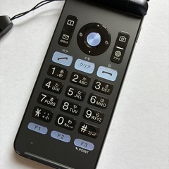 Android搭載ガラケー GRATINA KYF37 の画像