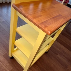 キャスター付き棚の画像