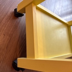 キャスター付き棚の画像