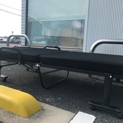 折りたたみ式ベッドの画像