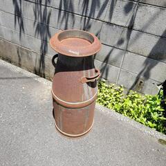 レトロミルク缶蓋付きの画像