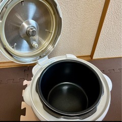 圧力式電気鍋　Pressure cookerの画像