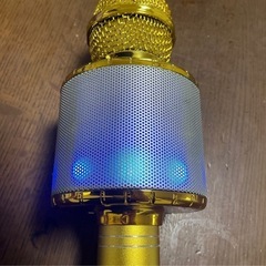 【中古美品】Wster WS-858 Bluetoothカラオケマイク（ゴールド）- 自宅がカラオケボックスに！LEDライトで気分もUP！の画像