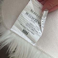 アクセントマット　ニトリ　ファー　白　汚れありの画像