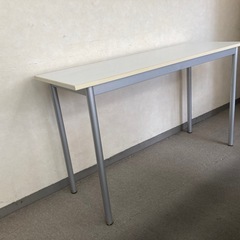 白い長机