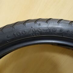 バイク用　フロントタイヤ　中古品　100/90-19の画像