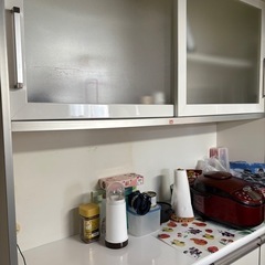 人気色　ホワイトの食器棚