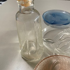 レトロな可愛い小皿と昭和醬油入れセットの画像