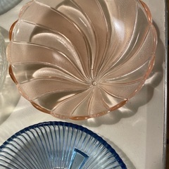 レトロな可愛い小皿と昭和醬油入れセットの画像