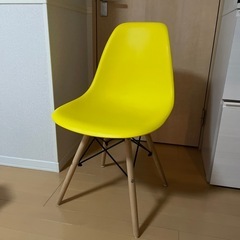 黄色のチェア