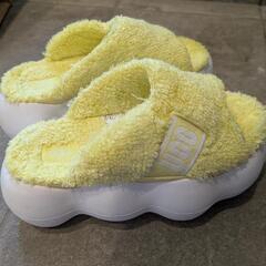 美品！可愛すぎるUGG厚底サンダルの画像