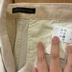 HONEYSUCKLE ROSE 白パンツの画像