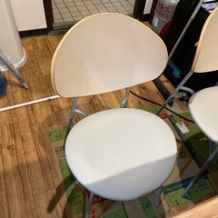 カフェや飲食店にどうですか？イス、テーブル6点セット
の画像