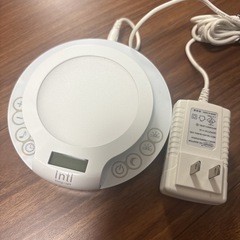 光で起きる目覚まし時計　inti