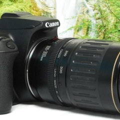 ✨高性能でコンパクト✨Canon Kiss X10✨Wレンズセット✨WiFi対応の画像