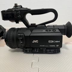 【業務用】JVC GY-HM175 ビデオカメラ本体＋撮影ライトセットの画像