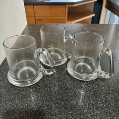 ワイングラス，ビールジョッキ