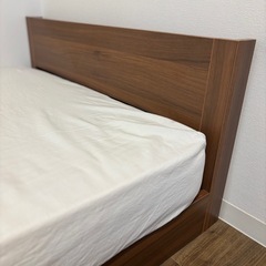 ベッドフレーム ローベッド シングル ブラウン 1口コンセント付...