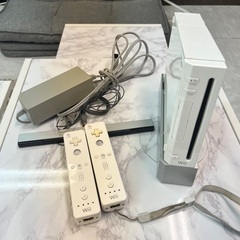Wii本体+リモコン2つ