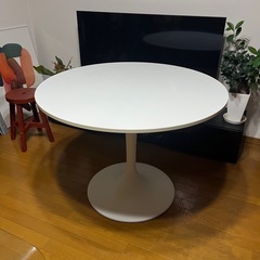 【大幅値下げ】IKEA製 白色丸テーブル DOCKSTA ドクス...