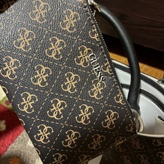 GUESSバッグ!!!収納いっぱいの画像