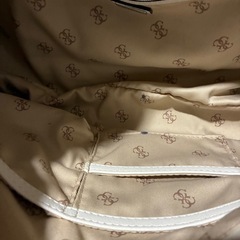 GUESSバッグ!!!収納いっぱいの画像