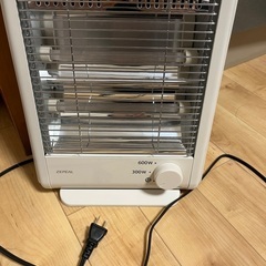 小さな電気ストーブ