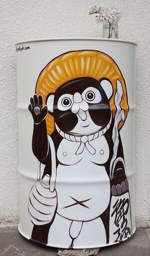 「玄関先タヌキの置きもの」ドラムカンハーフ